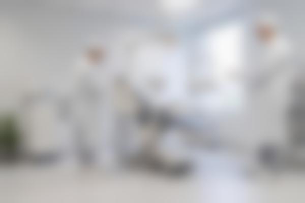 深圳烤瓷牙费用及牙科选择指南