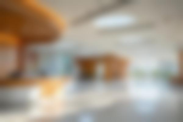 深圳补牙价格表更新：树脂补牙进行中